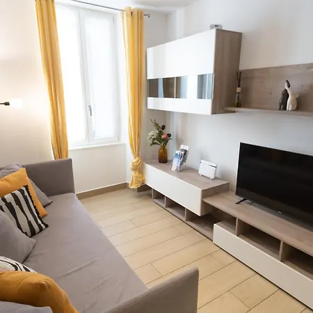 Luna Luxury Apartment *