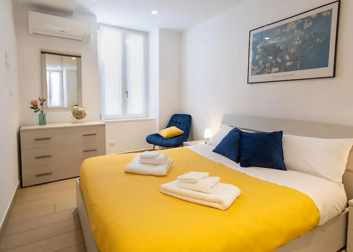 Luna Luxury Apartment *