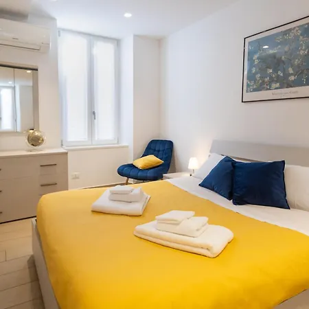 Luna Luxury Apartament *